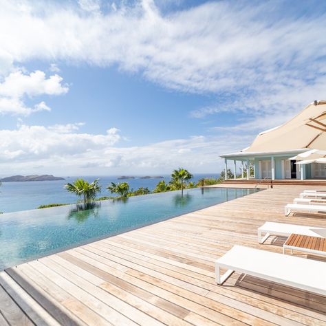 VILLA BOW | 4 Bedrooms NEW! Villa BOW is a stunning villa ideally located in Lorient! This luxurious house opens onto a dream ocean view behind the amazing infinity pool that seems to dive into St-Barths' deep-blue waters. Contact us for any information (link in bio). 📍Lorient, St-Barths 📷 Angelo Magras New | Private infinity pool | Ocean view | Air-conditioned bedrooms | 24/7 conciergerie Ocean View Kitchen, Outdoor Lounge Area, St Barths, Pool Villa, Small Fridges, Dream Pools, Villa Rental, Infinity Pool, Pool Area