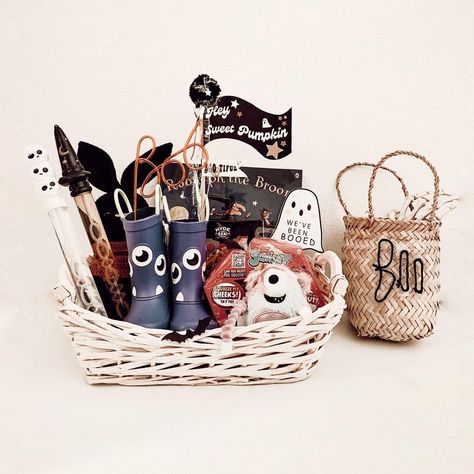 Toddler Gift Basket, Toddler Halloween Gifts, Gift Baskets For Friends, Bibbity Bobbity Boo, Baskets For Friends, Toy Gift Baskets, Halloween Boo Basket, Pinterest Mom, Baskets For Kids