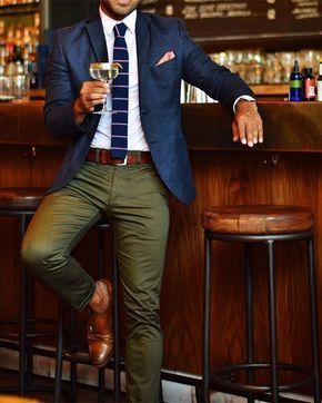 832 Likes, 7 Comments - Best of Men Style (@bestofmenstyle) on Instagram: “rule_of_thumbs” Blazer Outfits Men, Green Chinos, Color Combinations For Clothes, Traje Casual, Mens Fashion Classy, Mens Fashion Suits, Business Casual Men, Men's Suits, Blazer Outfits