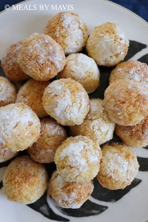 North American Food, Savory Dessert, American Snacks, Coconut Balls, Around The World Food, African Cooking, Coconut Desserts, Macaroon Recipes, Nigerian Food