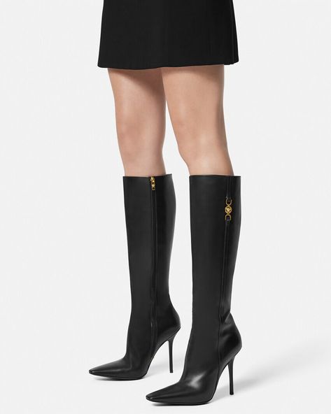 Versace knee-high boots are crafted from smooth leather featuring squared pointed toes and stiletto heels, complete with an accent Medusa '95 hardware at the side. Versace Boots, Black Boots Outfit, Luxury Clothes Men, Versace Shoes, Slingback Flats, Favorite Boots, Gianni Versace, Boots Outfit, Platform Boots