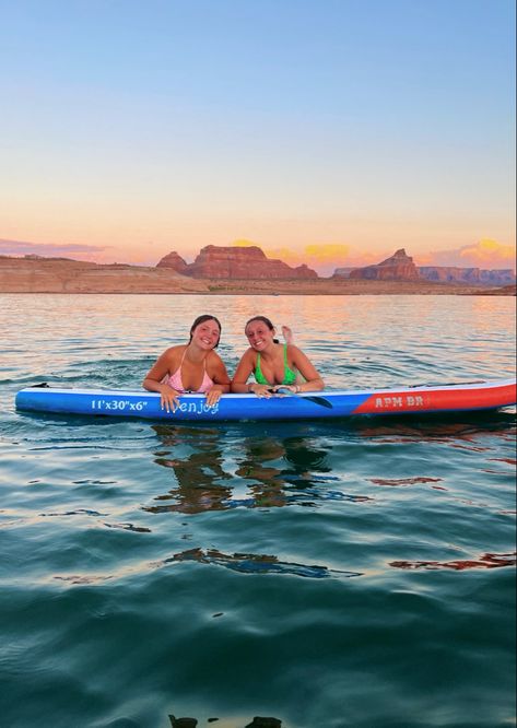 Lake Powell Picture Ideas, Paddle Boarding Pictures Friends, Lake Poses Picture Ideas With Friends, Paddle Board Pics, Paddle Boarding Pictures Instagram, Lake Powell Aesthetic, Lake Pics With Friends, Lake Day Pictures, Paddle Boarding Aesthetic