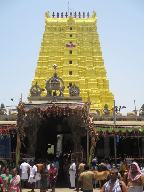 Ramalingaiah is named because Lord Rama worshiped Shivalinga - installed by Sri Ram himself in Rameswaram temple. Ramanathaswamy Temple, South Indian Culture, Ancient Indian Architecture, States Of India, Lord Vishnu Wallpapers, Indian Temple, Indian Architecture, Hindu Temple, Ancient Temples