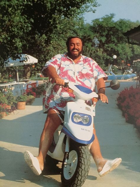 Luciano Pavarotti, Not Having Kids, Italian Posters, Opera Singers, European Vintage, Gentleman, Life Is Good, Cool Photos, Opera