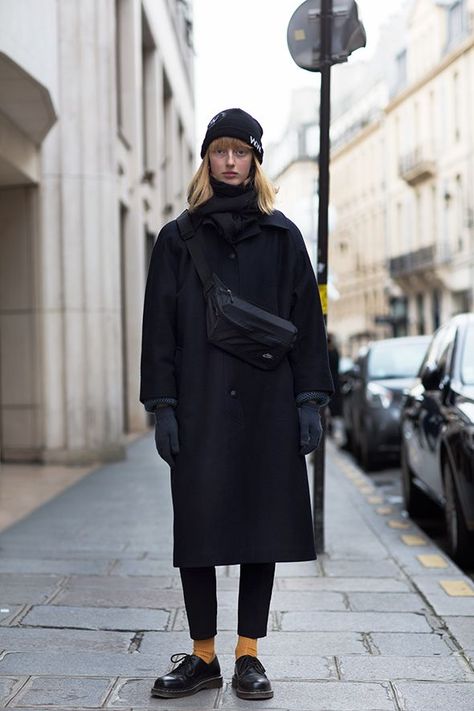 On the Street….Rue Saint Honoré, Paris (via Bloglovin.com ) Outfit Nero, The Sartorialist, Look Formal, Neue Outfits, Looks Street Style, Mode Inspo, 가을 패션, Looks Style, Mode Inspiration