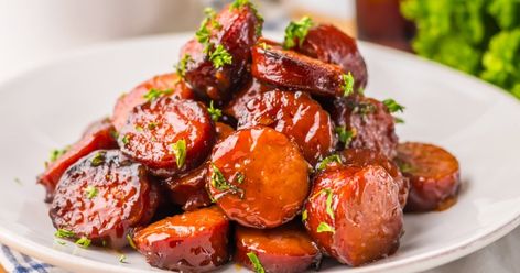 BBQ Kielbasa Bites - Easy Baked Appetizer - 5-Minute Prep - Crowd Favorite. Baked Kielbasa, Bbq Kielbasa, Kielbasa Appetizer, Kielbasa Bites, Super Easy Appetizers, Slow Cooker Chicken Tortilla Soup, L Kitchen, Yum Yum Sauce, Outdoor Grilling