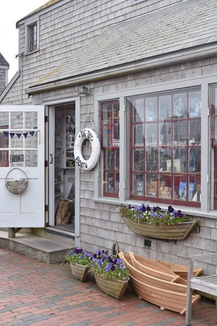 Cape Cod Beach House Nantucket Cottage, Nantucket Architecture, Nantucket Interior, Cape Cod Beach House, Grandmother Style, Nantucket Cottage, Nantucket Home, 9 Lives, Nantucket Style