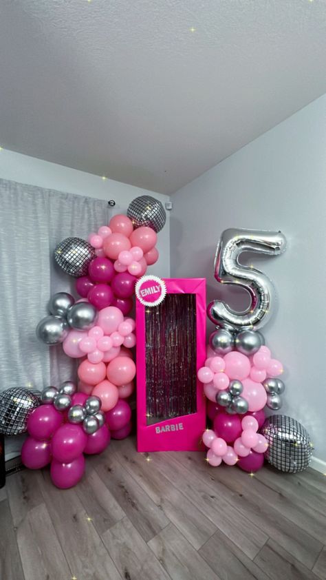 Barbie Disco Party Decorations, Barbie Box Diy, Diy For Birthday, Balloon Garland Pink, Pink Party Decor, Barbie Party Decorations, Disco Party Decorations, Pink Party Decorations, Girls Birthday Party Decorations