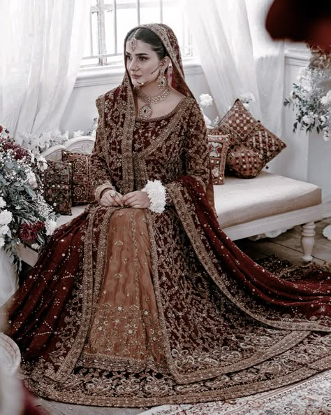 Suffuse Bridal Dress, Barat Dress Bridal, Pakistani Barat Brides, Barat Dress Ideas, Barat Dress, Modern Bridal Dress, Red Bridal Dress, Bridal Lehenga Designs, Shadi Dresses