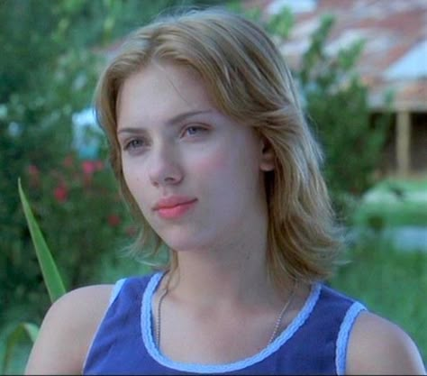 Black Widow Short Hair, 2000s Short Hair, Scarlett Johansson Hair, Scarlette Johanson Hair, 2000s Hair, Inspo Hair, Romanoff, Hair Black, Aesthetic Hair