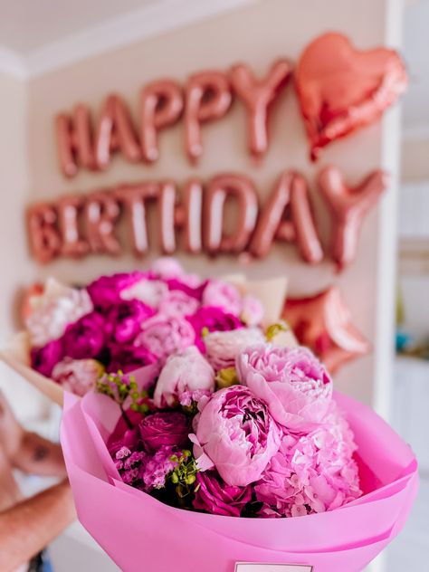 #birthdaypartyideas #birthday #birthdaydecoration #birthdaygirl #birthdayflowers #peonies #flowers Birthday Flowers, Birthday Girl, Birthday Decorations, Girl Birthday, Peonies, Birthday Parties, Birthday Party, Birthday, Flowers