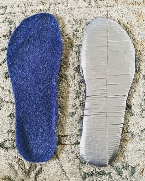 Wool Slippers Diy, Shoe Insoles Diy How To Make, Felt Slippers Diy Free Pattern, How To Make Slippers, How To Make Boots, Wildling Shoes, Homemade Shoes, Felt Wool Slipper, Easy Felt Crafts