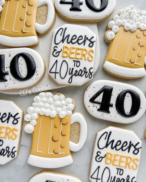 Whiskey Cookies, Cheers And Beers Birthday, Beer Cupcakes, Beer Cookies, Royal Icing Cookies Recipe, Cookie Cake Birthday, Man Cookies, Beer Theme, Beer Birthday