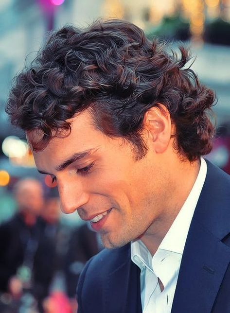 Men's Curly Hairstyles, Androgynous Haircut, Mens Hair Care, Corte De Cabelo Masculino, Curly Hair Men, Boys Haircuts, Mens Hairstyles Short, Henry Cavill, Long Curly Hair