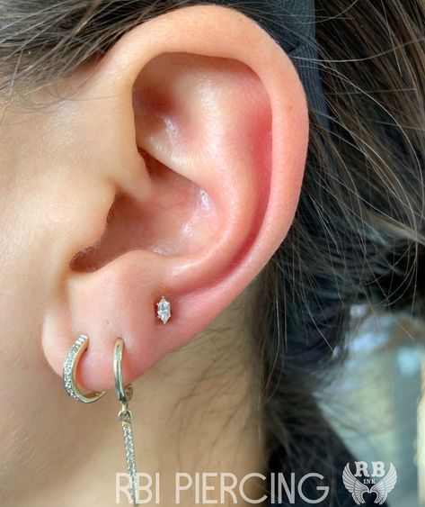 Third Ear Lobe Piercing, Third Lobe Piercing, Second Lobe Piercing, 3 Lobe Piercings, 3 Ear Piercings, Piercing Inspiration, Ear Lobe Piercings, Lobe Piercings, Pretty Ear Piercings