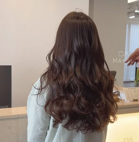 Chocolate Brown Wavy Hair, Wavy Perm Women, Korean Digital Perm Long Hair, Digital Perm Medium Hair, Digital Perm Long Hair, 90s Layers, Wavy Hair Perm, Long Perm, Wavy Perm