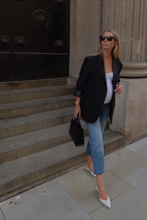 Pregnant and feeling uninspired by boring maternity clothes? Try this straight leg jeans and blazer combo! Maternity Jeans Outfit, Chic Pregnancy Style, Pregnacy Fashion, Summer Pregnancy Outfits, Pregnancy Fashion Fall, Maternity Work Wear, Fall Maternity Outfits, Casual Maternity Outfits, Maternity Work Clothes