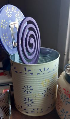 Mosquito Coil Holder Diy, Home Decor Ideas Paper, Mosquito Coil Holder, Paper Flower Wall Hanging, Wall Hanging Ideas, Tin Can Art, Mosquito Coil, Aluminum Can Crafts, Flower Wall Hanging