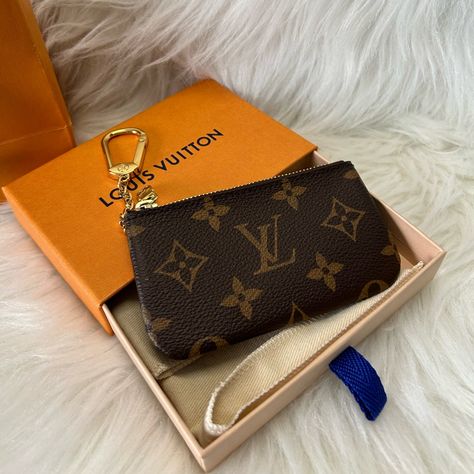 Excellent Brandnew Condition, Bought It, But Never Used I Have A Wallet I Been Using. Selling And Brandnew Key Cles Louis Vuitton. Comes With Box And Dust Cover. Luis Vuitton Wallet, Purple Luggage, Lv Luggage, Lv Key Pouch, Louis Vuitton Key Holder, Louis Vuitton Key Pouch, Louis Vuitton Red, Key Pouch, Luxury Wallet