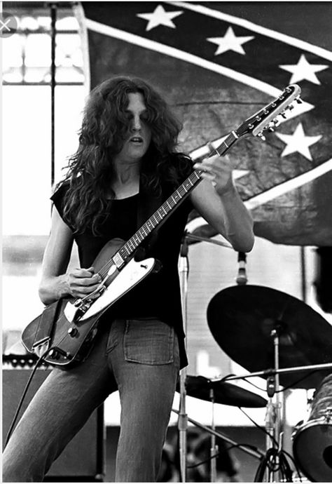 Allen Collins R.I.P., great tone from that Gibson firebird. ..such a great guitar player. Allen Collins, Gary Rossington, Gibson Firebird, Ronnie Van Zant, Lynyrd Skynyrd Band, Americana Music, Lynyrd Skynyrd, Southern Rock, Sweet Home Alabama