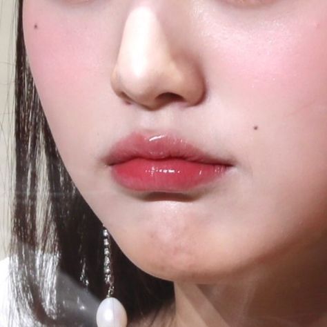 Heart Shaped Lips, Lips Sketch, Wonyoung Lq, Korean Lips, Face Art Makeup, Lip Shapes, Lip Fillers, Glossy Lips, Asian Makeup