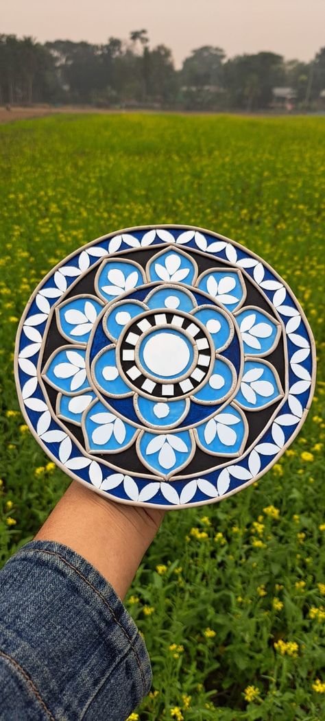 Lippan art Made by clay Lippan Art Without Clay, Lippan Art Simple Designs, Simple Lipan Art, Lippan Art Flower Design, Lippan Art Design Drawing, Simple Lippan Art Design, Clay Mirror Mandala Art, Lipon Art For Beginners, Simple Lippan Art Circle