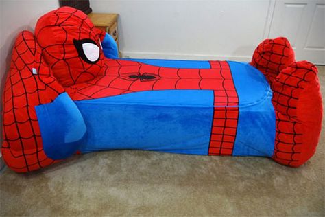 Your friendly neighborhood Spider-Man is swinging by to make sure you get a great night's sleep on the Spider-Man bed. Now, apart from keeping the streets... Man Bed, Spiderman Bed, Spiderman Bedroom, Spiderman Room, Men Bed, Spiderman Gifts, Superhero Room, Man Room, Spiderman Birthday