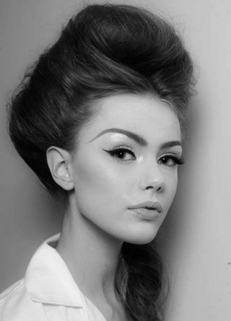 vintage inspired updo LOVE  THE EYEBROWS!!!! I Like Your Hair, Frida Gustavsson, Beehive Hair, Fishtail Braid, A Pony, Retro Hairstyles, Winged Eyeliner, Make Me Up, Vintage Hairstyles