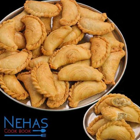 Meetha ghughra | layered gujiya recipe | Gujarati ghughra recipe - Nehas Cook Book Ghughra Recipe, Rava Sweet Recipe, Fruit Stuffing, Gujiya Recipe, Easy Indian Dessert, Sweet Dumplings, Tandoori Masala, Breakfast Recipes Indian, Vegetarian Fast Food