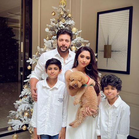 Aarti Ravi on Instagram: "It was a holly jolly one for the Ravi’s. We wish it was the same for you too 🤍💫 #christmas2022 #christmasattheravis #whitechristmas #christmasdecor #familytraditions #alliwantforchristmasisyou #aaravravi #ayaanravi #archerravi @jayamravi_official" Aarti Ravi, Ponniyin Selvan, Jayam Ravi, Michael Gambon, Casual Relationship, Deshaun Watson, Indian Family, Research Images, Whoopi Goldberg