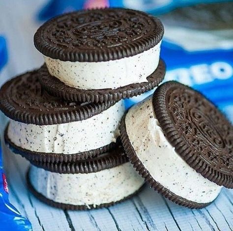 Oreo Ice Cream Sandwich Oreo Ice Cream Sandwich, Butterfly Cookies, Oreo Ice Cream, Ice Cream Cookie Sandwich, Ice Cream Sandwiches, Cream Sandwich, Tumblr Aesthetic, Sandwich Cookies, Ice Cream Sandwich