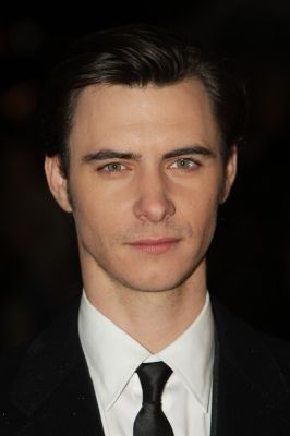 Harry Lloyd (Viserys Targaryen)....whoa.... Arcane World, Harry Lloyd, Robin Hood Bbc, Ella Purnell, Iron Lady, The Iron Lady, Actors Male, Hollywood Movies, Scorpio Men