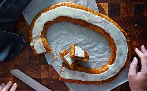 Kringle Recipe, Danish Kringle, Fruit Pie Filling, Spaghetti Pie, Breakfast Biscuits, Flaky Pastry, Sweet Roll, Breakfast Breads, Cannoli