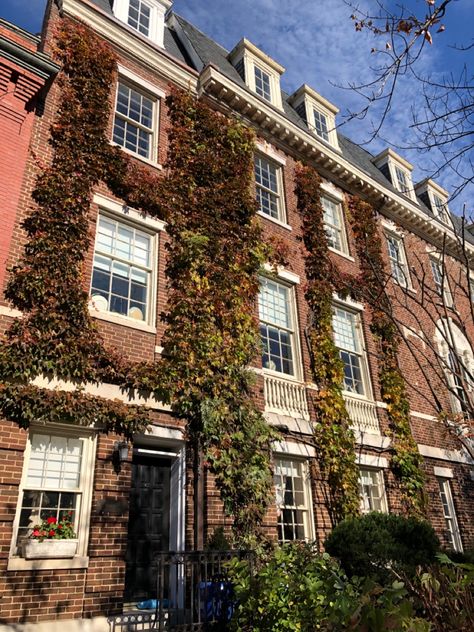 Aesthetic Apartments Exterior, Old Apartment Aesthetic Exterior, Apartment Building Exterior Aesthetic, Cute Apartment Complex Exterior, Cute Old Apartment, Cozy Apartment Exterior, Traditional Apartment Building, Apartment Downtown Aesthetic, Cute Apartments Exterior