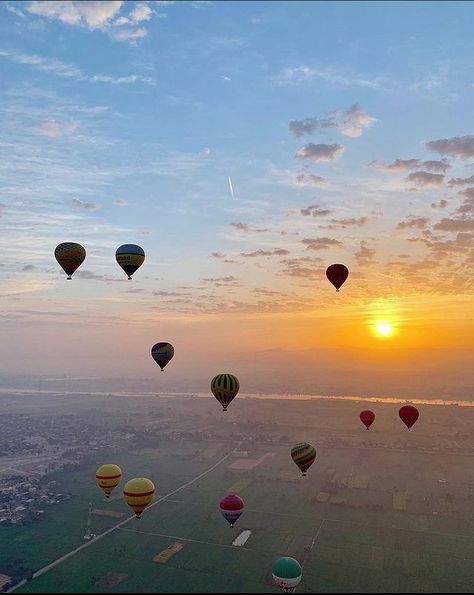 Sunset hot air balloon ride in Luxor, Egypt⁣ Egypt Resorts, Egypt Aesthetic, Hot Air Balloon Ride, Egypt Culture, Modern Metropolis, Luxor Egypt, Visit Egypt, Hot Air Balloon Rides, Egyptian History