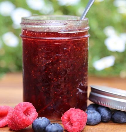 Bumbleberry Jam, Can Recipes, Pectin Recipes, Berry Desserts, Canning Jam Recipes, Low Sugar Jam, Food Spoilage, Christmas Jam, Canning Jam