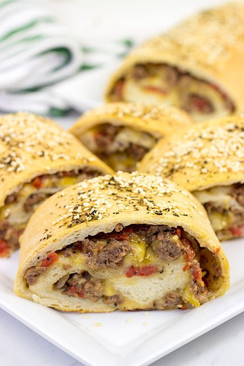 Cheeseburger Rollups Burger Toppings, Homemade Pizza Dough, Fun Dinners, Roll Ups, Wrap Sandwiches, Beef Dishes, Pizza Dough, Ground Beef Recipes, Kitchen Recipes