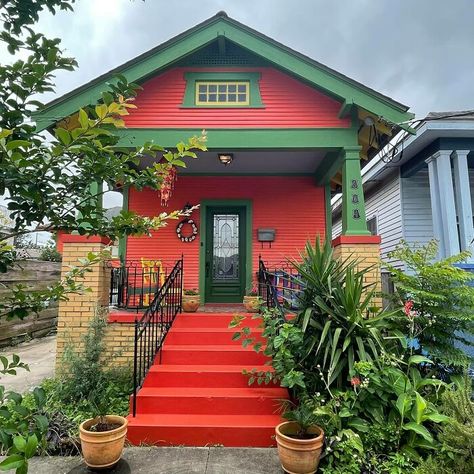 Cottage Exterior Colors, Exterior Home Makeover, Fairytale Houses, Folk Victorian, Rainbow House, Shotgun House, Colorful Buildings, Historical Homes, Small Cottages