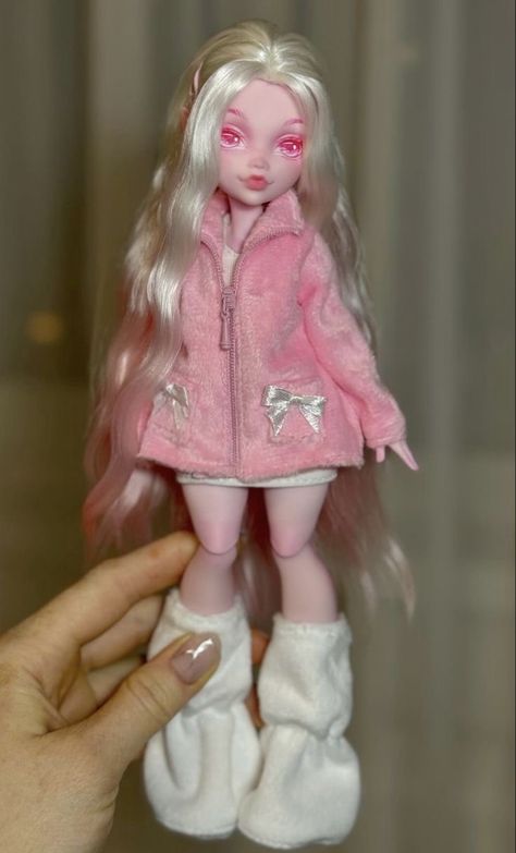 Ooak Doll Clothes, Monster High Pink Hair, Custom Draculaura Doll, Doll Customization Monster High Repaint, Monster High Ooak Dolls, Draculaura Repaint, Ooak Dolls Monster High, Monster High Restyle, Draculaura Doll