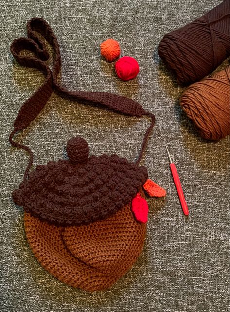 Goblincore Crochet Patterns Free, Crochet Patterns Purse, Fall Crochet Ideas, Acorn Bag, Crochet Acorn, Unique Crochet Patterns, Artsy Crafts, Beginner Friendly Crochet, Fall Crochet