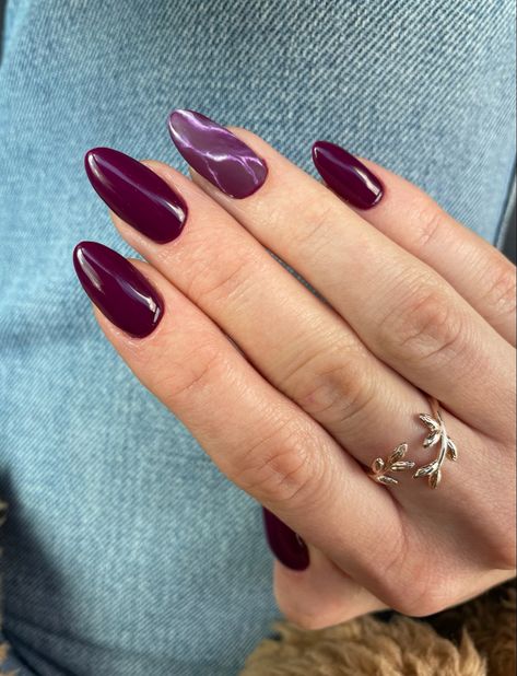 Hybrid manicure, plum colour with marble design, nails inspiration, autumn nails, fall nails Mauve Marble Nails, Plum Nails With Design Fall, Plum Almond Nails, Eggplant Purple Nails, Plum French Tip Nails, Fall Blonde Balayage Dark Roots, Plum Colored Nails, Nude Autumn Nails, Dark Purple Fall Nails