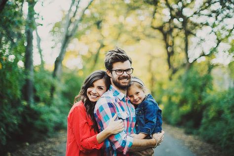 Wedding Photography Family, Family Photos With Baby, Outdoor Family Photos, Family Picture Poses, Family Photo Pose, Fall Family Pictures, Family Portrait Photography, Foto Baby, Portrait Photography Poses