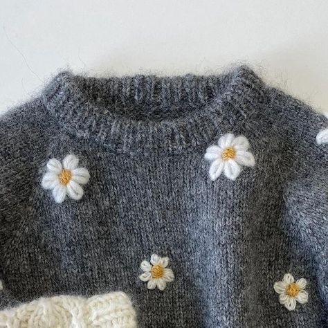 Madinas Handmade on Instagram: "Daisy sweater og vamset vinterhue 🩶🌼🤍" Sweaters Embroidery, Daisy Sweater, Newborn Fashion, Embroidery Sweater, Baby Knits, Little Designs, Embroidery And Stitching, Baby Sweaters