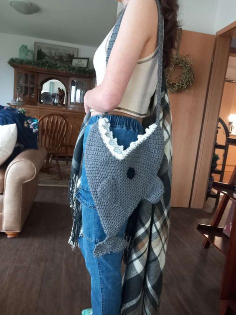 Shark Bag, Crochet Shark, Crochet Shell Stitch, Mode Crochet, Crochet Design Pattern, Crochet Clutch, Crochet Fashion Patterns, Crochet Purse Patterns, Fun Crochet Projects