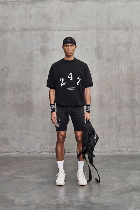 Men Gym Fits, Vintage Gym Aesthetic, 247 Represent, Crew Socks Outfit, Vintage Activewear, Running Outfit Men, Sport Editorial, Team Shirt Designs, Vintage Shirt Design