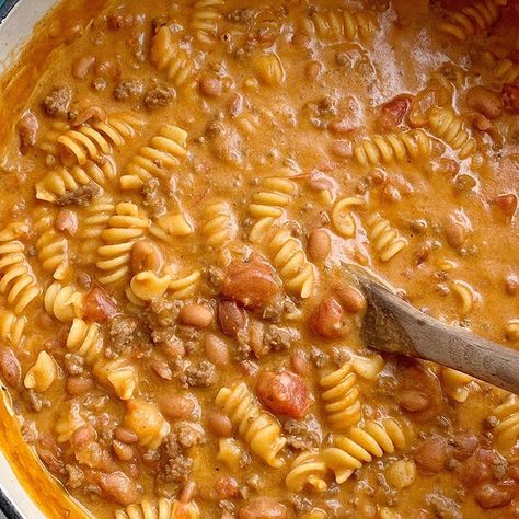 GROUND BEEF QUESO CHILI 🍽 Classic chili recipe + homemade queso makes this chili so cheesy, delicious, and a fun twist to chili night. Don’t forget the toppings! We ❤️ Fritos, sour cream, shredded cheese, and green onions. ————————————————— CLICK THE BLUE LINK IN MY PROFILE 👉🏻 @togetherasfamilyblog FOR THE RECIPE Ground Beef Queso, Queso Chili, Different Chili Recipe, Delicious Chili Recipe, Ground Beef Chili, Small Pasta, Beef Chili, Easy Soups, Easy Soup Recipes