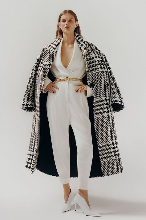 Zara Houndstooth Print Coat Zara Fall, Style Parisienne, Fall Outerwear, Parisienne Chic, Best Designers, Zara Fashion, Mode Casual, Fashion 2020, Look Chic