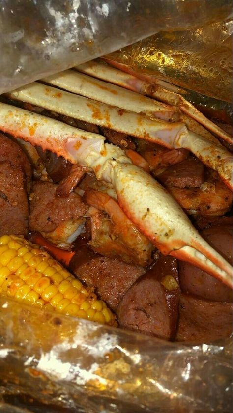 Juicy Crab, Boiled Seafood, Cheesecake Recipes Classic, Foreign Food, Soul Food Dinner, Sleepover Food, Junk Food Snacks, Seafood Boil, Food Snacks