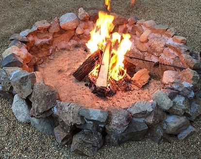 Firepits Backyard, Backyard Firepit Area, Backyard Bbq Pit, Fireplace Brick, Fire Pit With Rocks, Fire Pit Decor, Fire Pit Seating Area, Backyard Fire Pit, Garden Seating Area