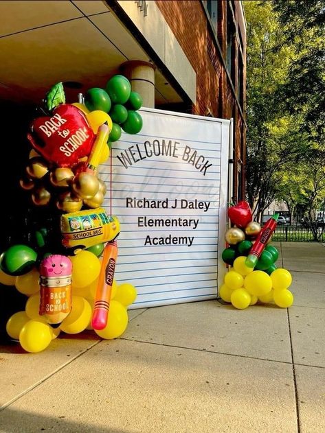 Back To School Bash Themes, School Themed Party Decorations, Back To School Hallway Decorations, Back To School Backdrop Ideas, Back To School Events Ideas, School Balloon Decor, Back To School Bash Ideas, Back To School Balloon Decor, Back To School Balloon Arch